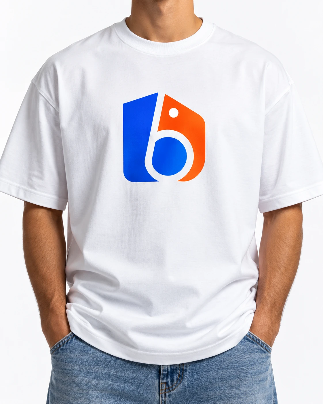Camiseta branca com estampa da BluBrand